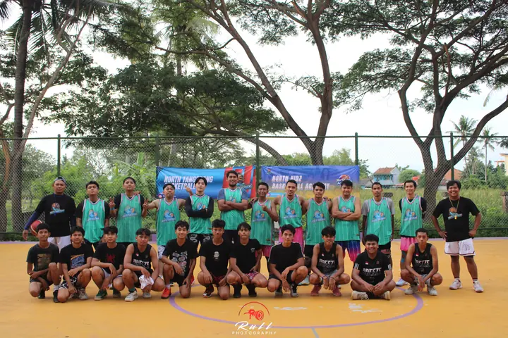 Foto grup wisuda dan tim olahraga